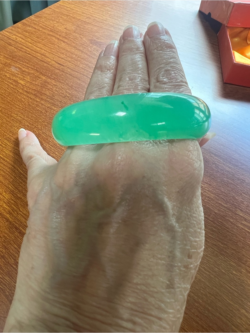 Green Apple Jade-Look Bangle Bracelet - Picture 6 of 8